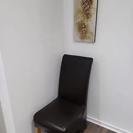 بيت للعطل Beautiful Maisonnette With Free Parking ليدز