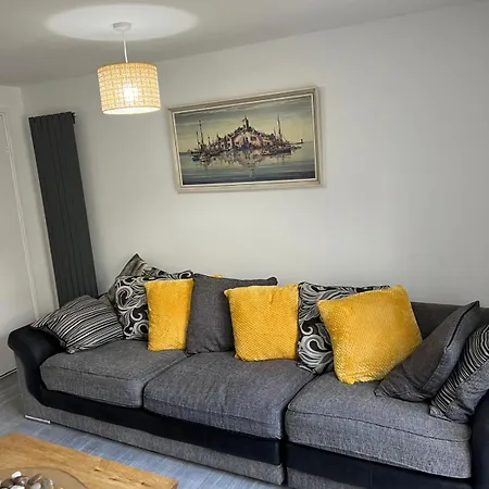 Beautiful Maisonnette With Free Parking ليدز